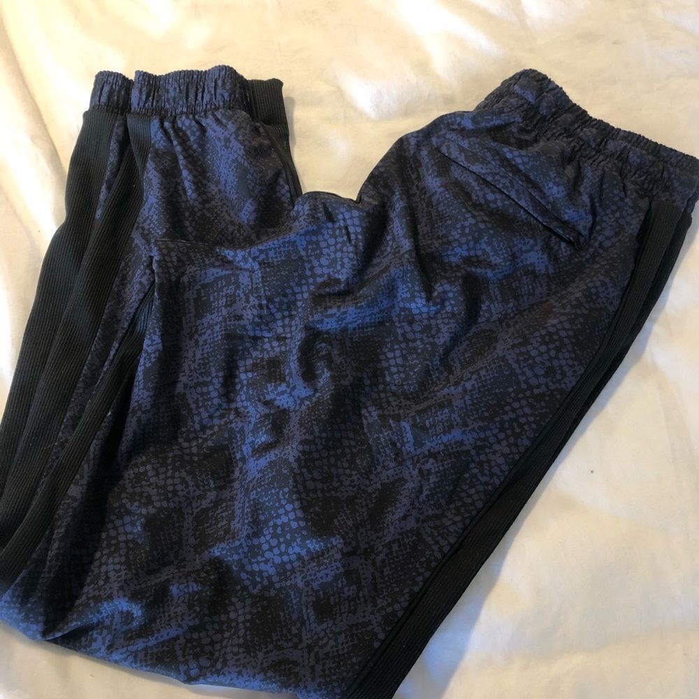 Athleta Brooklyn Python Jogger - Picture 4 of 12